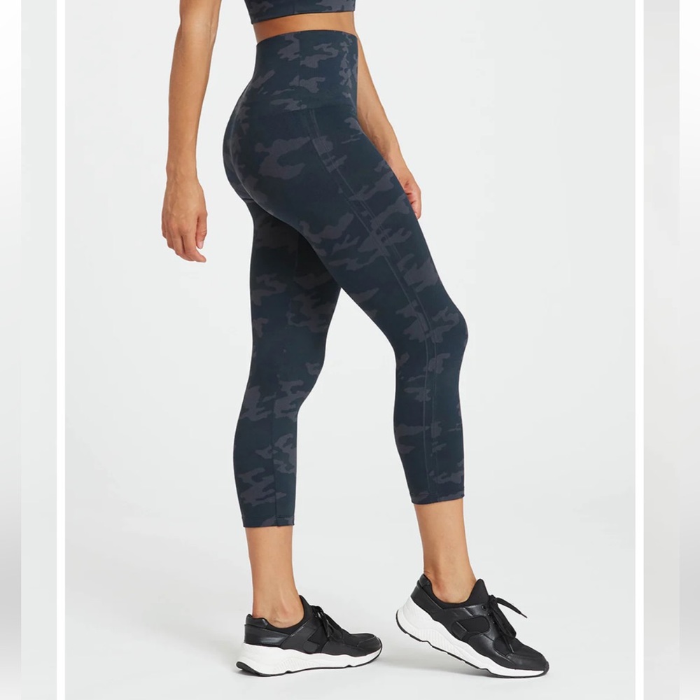SPANX Look At Me Now High-Waist Camo Capri Performance Leggings